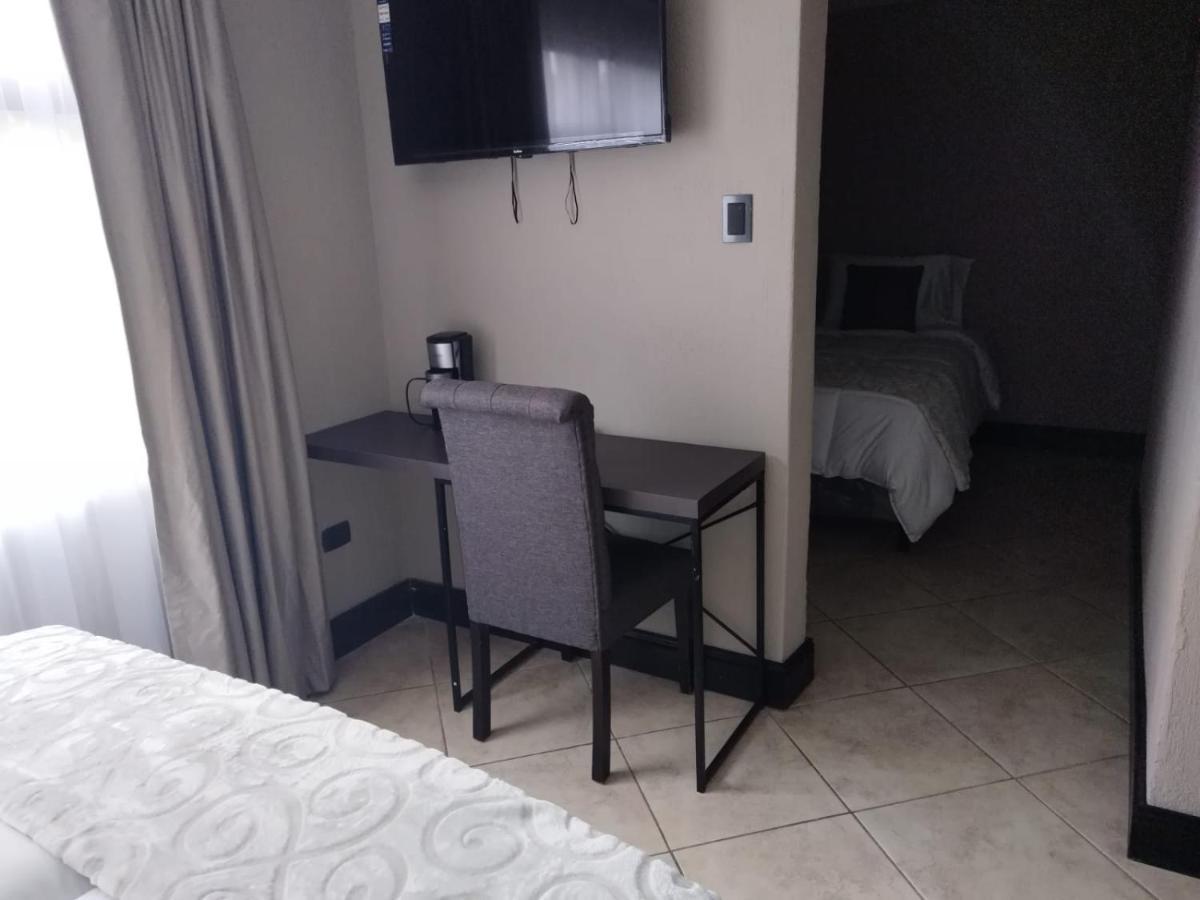 L'Aurora Inn Hostal Guatemala City Exterior foto